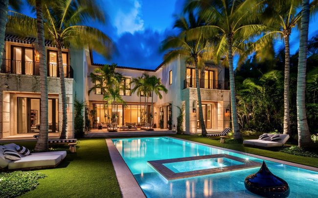 Stunning living areas in an exclusive waterfront luxury villa rental in Miami - Nomade Villa Collection