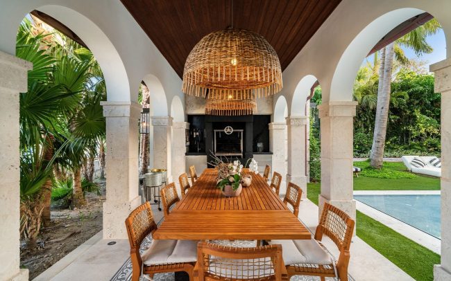 Outdoor Dining in an exclusive waterfront luxury villa rental in Miami - Nomade Villa Collection