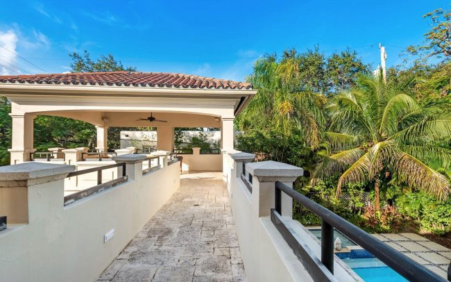 Spanish style luxury vacation home rental with pool in Miami - Villa Fortrezza - Nomade Villa Collection