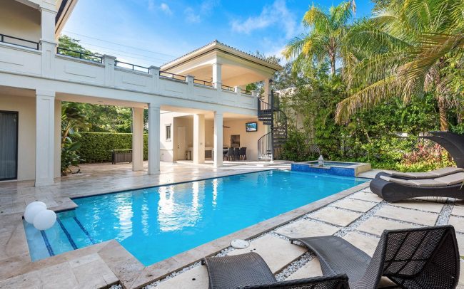 Spanish style luxury vacation home rental with pool in Miami - Villa Fortrezza - Nomade Villa Collection